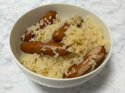 丸ごとソーセージの炊き込みご飯