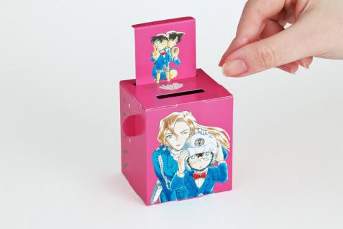 「推しが飛び出す！1万円貯金箱」は、500円玉が20枚入るサイズ