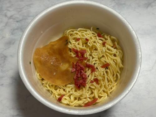 見た目はまさしく「スープのない焼豚ラーメン」