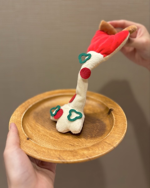 「具が全部落ちたピザのぬいぐるみ」