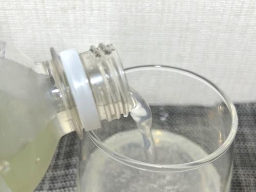 グラスに注ぐ