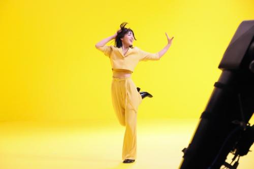 CMでキレキレのダンスを披露した石井さん