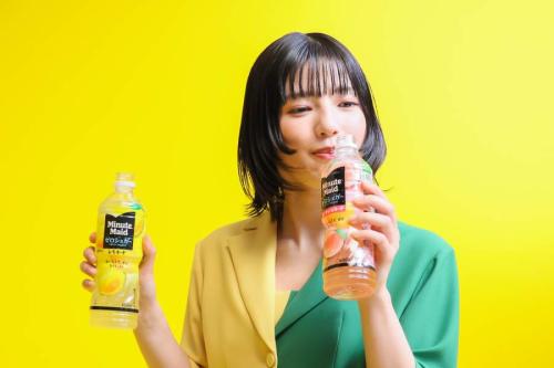 石井杏奈がキレキレ“ミラーダンス” ミニッツメイド ゼロシュガー「ピーチレモネード」発売へ