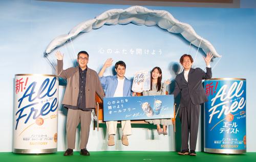 松山ケンイチさん、白石聖さん、なすなかにしの2人