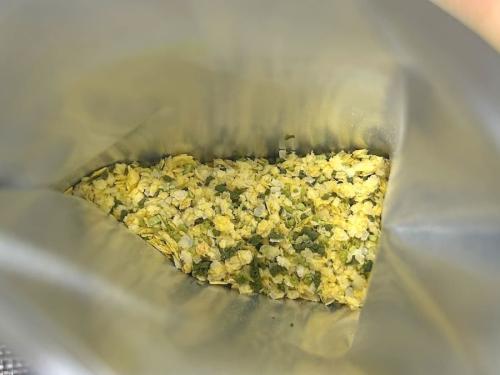 「ポテトチップスのり塩味ふりかけ」を開封