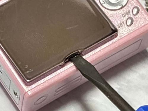液晶はマイナスドライバーで取り外し可能