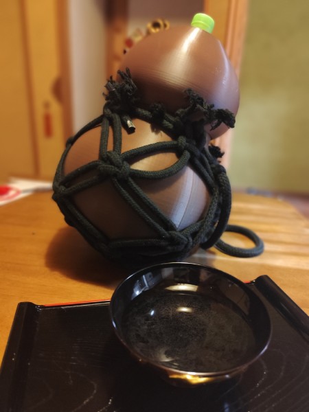 無いなら作ればいい　現代の武者が自作した「瓢箪型ペットボトルホルダー」が商品化されるまで