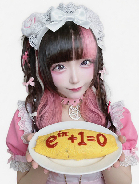 理学部数学科に通う現役学生であり、メイドやコスプレイヤーとして活動する萌咲(もえさき)みるるさん
