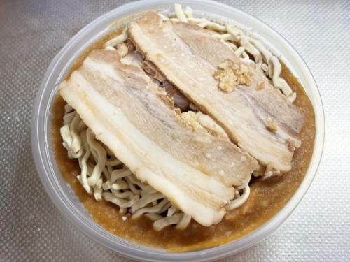 トレーから取り出して煮込むだけ