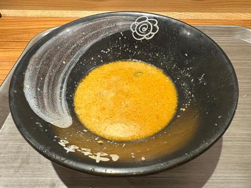 「爆担々」総重量1キロながらも、とても軽やかな食べ口で完食