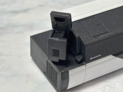 「LCMS-8060RX」では大気圧イオン化ユニットが手前に開閉