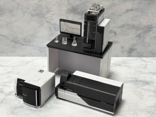 島津製作所の分析機器をミニチュア化したカプセルトイ「手のひら分析ラボ」で卓上を研究所にしてみた