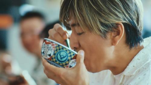 吉野家の新TVCM「オレと麦とろ牛」篇