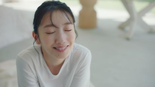波瑠が命名した「ペンちよちゃん」と共演　「ここひえ」新CM公開