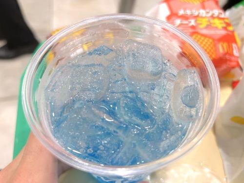 バーガーの美味しさを引き立ててくれる飲み心地