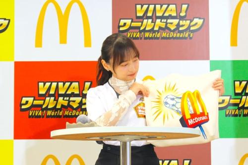 トートバッグを持つ影山さん