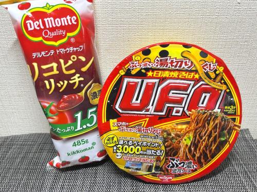 「日清焼そばU.F.O.」と「リコピンリッチ」