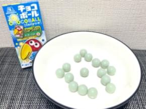 え、青い、チョコボール……? 期間限定の「パチパチソーダ味」を食べてみた