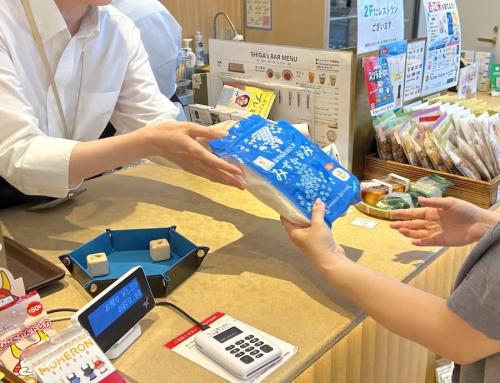 3人目の来店客も「みずかがみ」をゲット