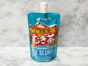 暑すぎる夏に「凍らせて揉むむぎ茶」 伊藤園のアイススラリーを飲んでみた