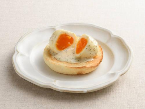 ウフマヨ 半熟卵とガーリックマヨソース