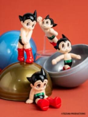 アトムがカプセルトイに 「しゅっぱつ」「こうしん」など全4種を展開