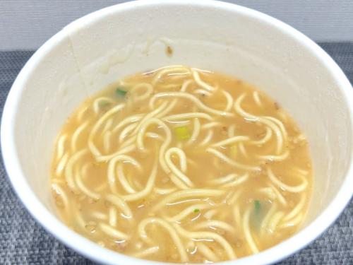 スープはオレンジ色