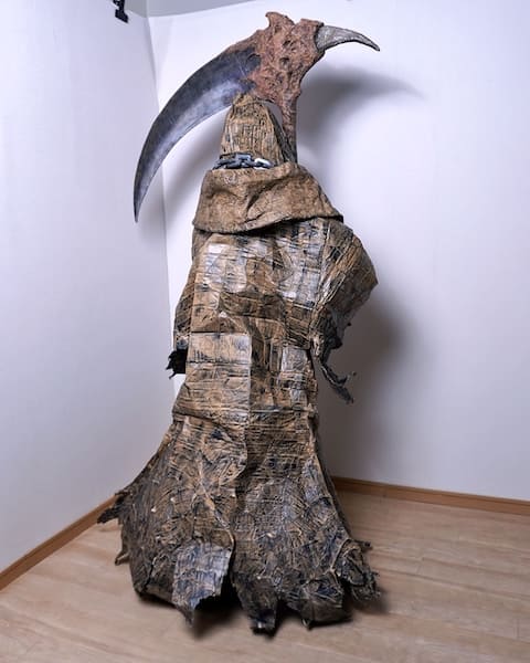 この死神、実はダンボールです 全高160cmの大型アートが夢に出てきそう