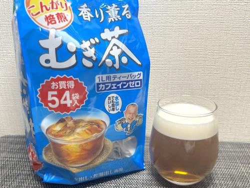 麦茶がビールそっくりに変身　伊藤園の「泡ふわむぎ茶」を実際に作ってみた