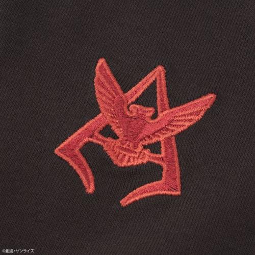 前面はそれぞれの所属をあしらったワンポイントの刺繍のみ