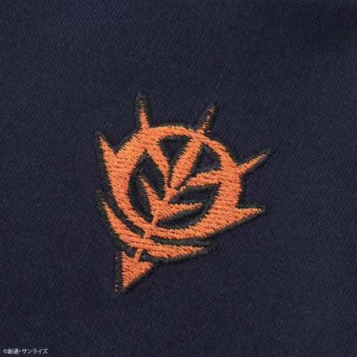 前面はそれぞれの所属をあしらったワンポイントの刺繍のみ