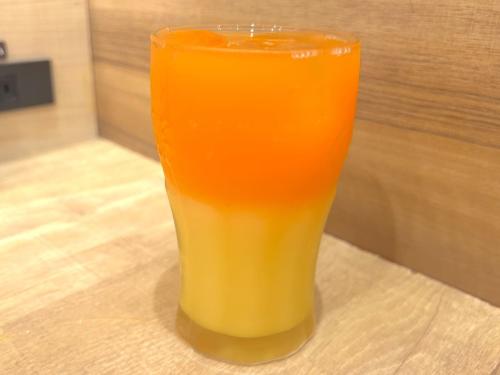 大人が真剣にドリンクバーを混ぜ混ぜ おすすめのアレンジレシピ試してみた