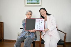 北区長が100歳を迎えた渡邉きみ江さんを訪問し長寿を祝福