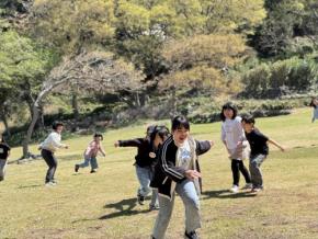 小学生向け英語日帰りキャンプ「PEPPY DAY CAMP」が鞍ヶ池公園で開催