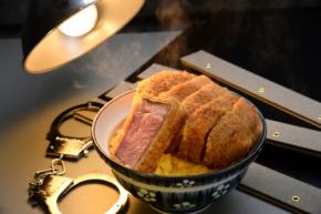 新感覚飲食体験「取り調べかつ丼 木更津派出所」が2025年7月にオープン！