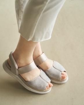 fitfit、足元から元気を叶える「ハンズフリーパデットLITEサンダル」を新発売!