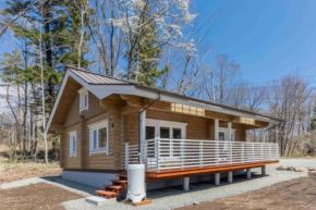 都会を忘れ、木の温もりと共に過ごす贅沢な休日「Fils Cottage Yatsugatake」がオープン