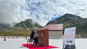 音楽イベント「立山ストリートピアノ」が2,450mの山頂で開催！日本屈指の観光ルートで音楽と紅葉を楽しもう！