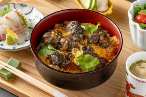「いけすと炭と薪焼と 博多 とりとりと」が博多で新規オープン!二つの顔を持つ親子丼が話題