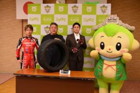 坂祝町のふるさと納税返礼品に柴田自動車のラジコンカーとシバタイヤクーポン