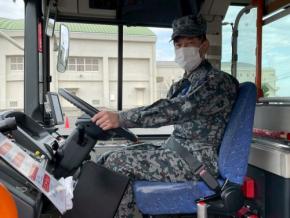 自衛官と共に！西武バスが航空自衛隊入間基地でバス運転体験会を開催