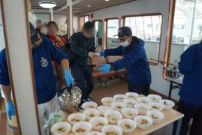 うずしおクルーズが防災に取り組み、遊覧中の発災時における非常食提供を検証した非常食訓練を実施