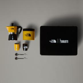 イタリアコーヒーの老舗ビアレッティとアウトドアブランドTHE NORTH FACEが限定コーヒーセットを発表
