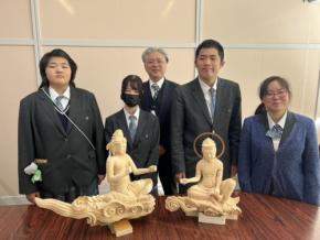 誠恵高等学校生、仏像彫刻「雲中供養菩薩」の彩色を担当