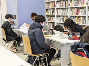 東京工芸大学マンガ学科が毎年開催の作品講評会、今年は10社17編集部が参加