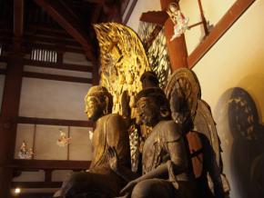 誠恵高校芸術コースの生徒が古刹・喜光寺の新たな仏像彩色に挑む