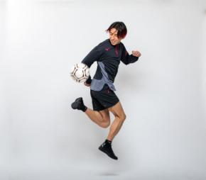 リーフラス、ドリブルデザイナー岡部将和氏と提携し、ジュニア向けサッカースクール「D-UNLOCK」を6月開校