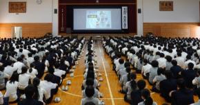 近畿大学附属福岡高等学校、暴力団排除・薬物乱用防止講演会を実施