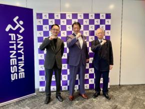 エニタイムフィットネス、小橋建太氏と共に「がんの子どもを守る会」へ64万円超を寄付