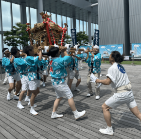 大阪阿部野橋駅周辺で「阿倍野神輿」と「阪南獅子舞」が巡幸、厄除けと運気上昇を祈願
